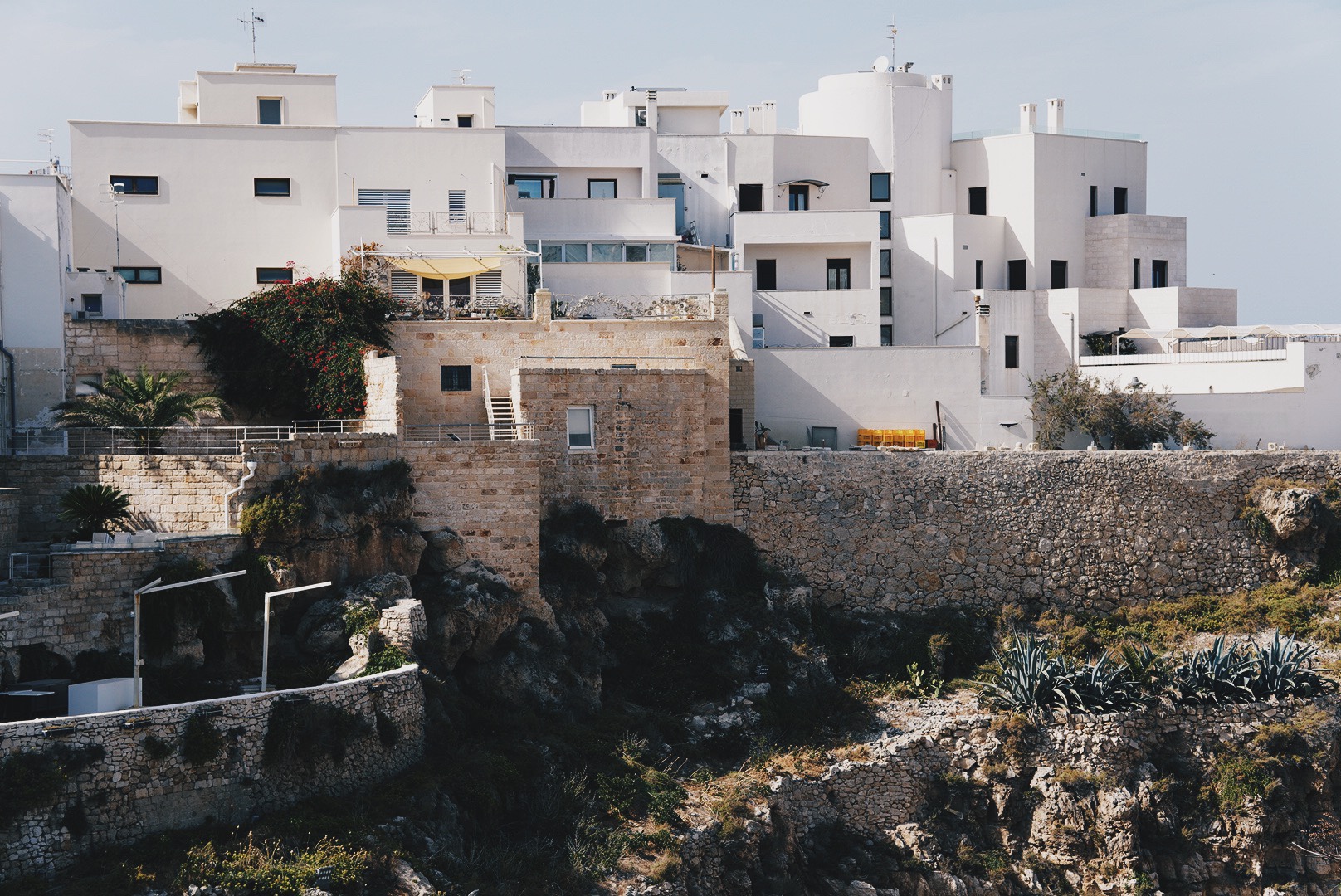 Charakterystyczna biała zabudowa w Polignano a Mare