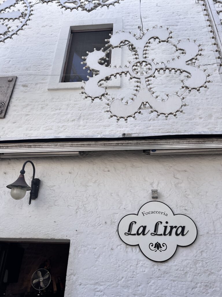 la lira focacceria, alberobello