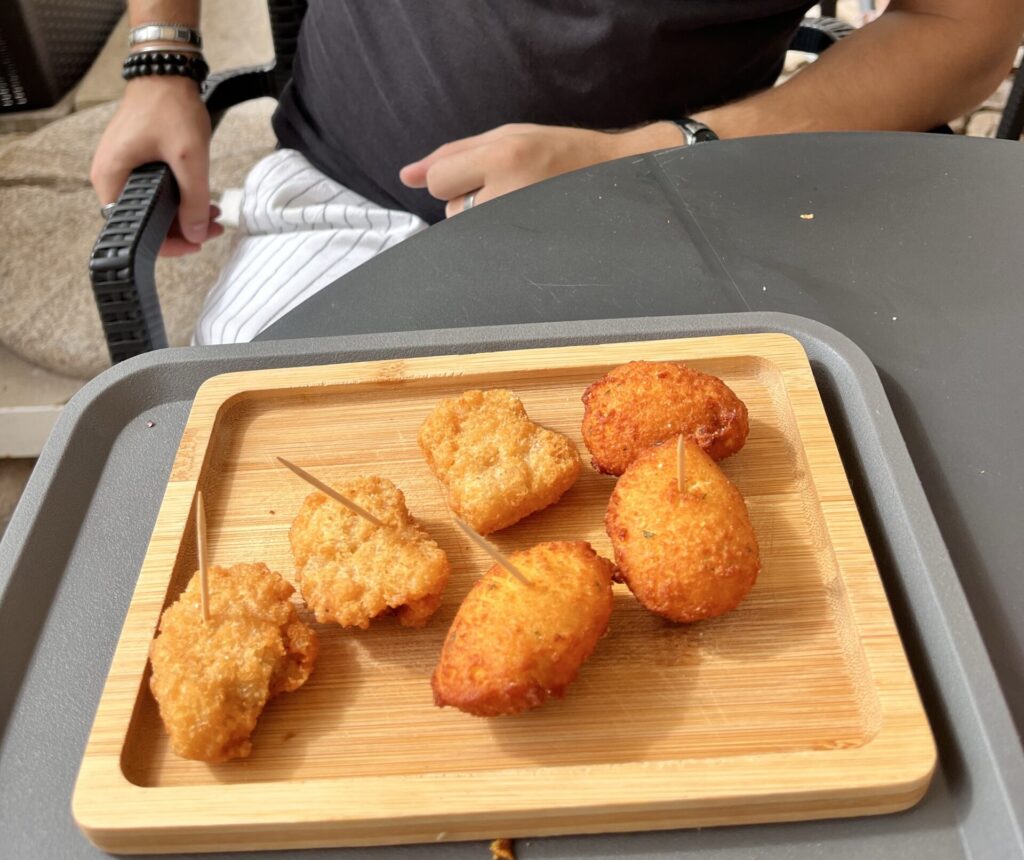 Przystawki czyli fried bread polpette i Merluzzo in Pastella