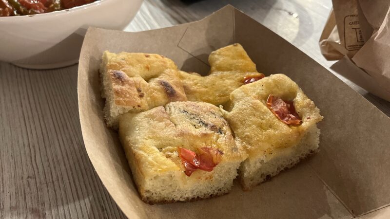 Focaccia, przystawka w lokalu Macelleria Lisi Anna, Monopoli