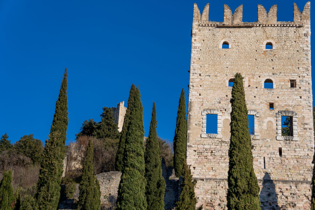 Mury zamku Castello di Arco