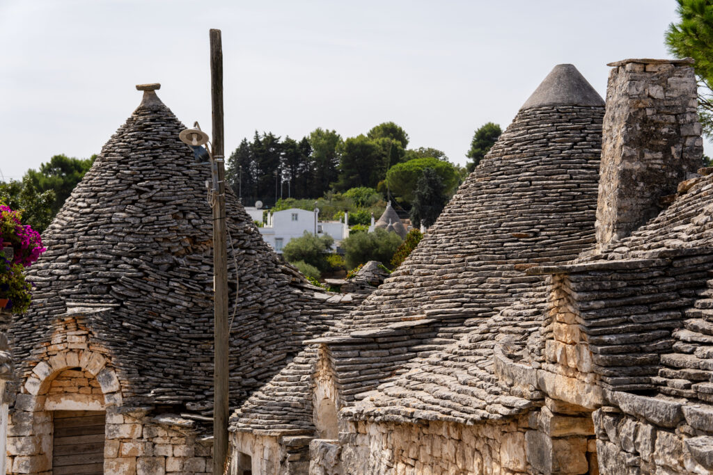 Alberobello i słynne domki trulli - charakterystyczna zabudowa