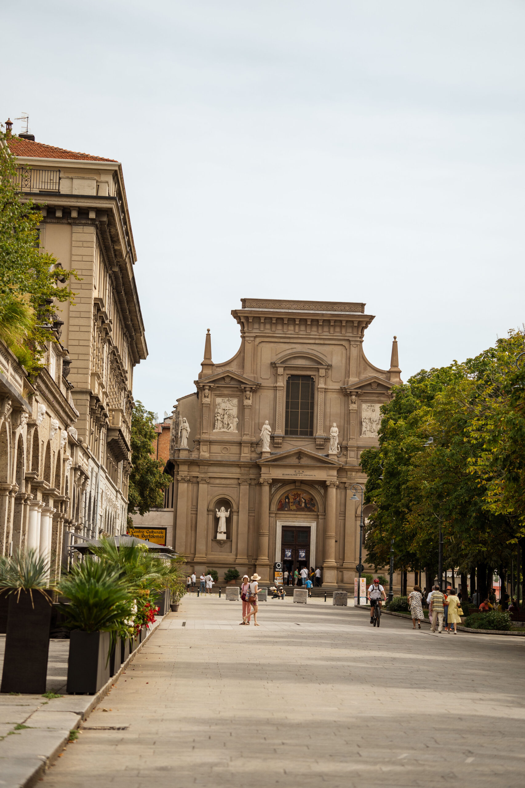 Okolica Bergamo Città Bassa - Dolne Miasto (https://travelandeatpasta.com)