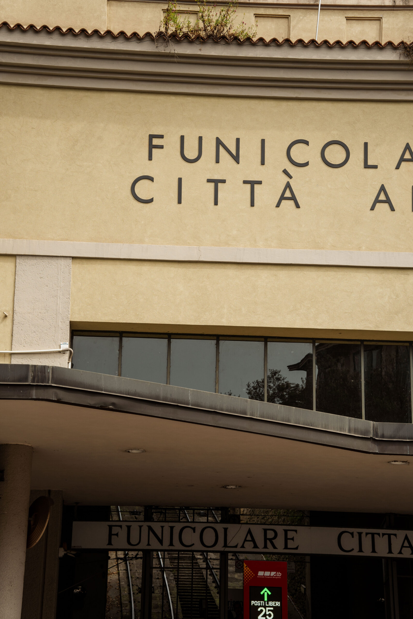 Funicolare Città Alta - kolejka łączące Bergamo Dolne i Górne (https://travelandeatpasta.com)
