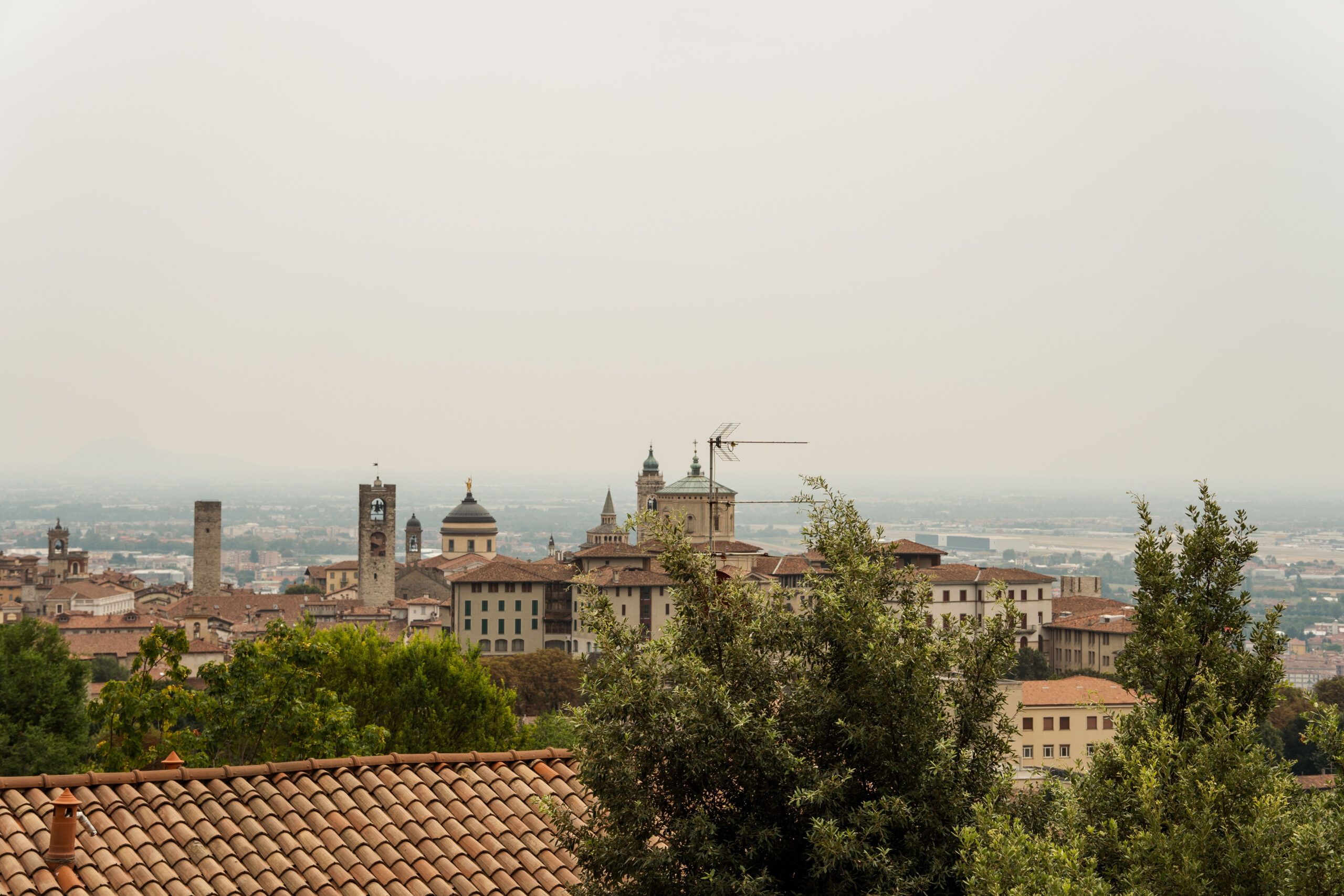 Panorama Bergamo, którą można podziwiać idąc ulicą Via San Vigilio