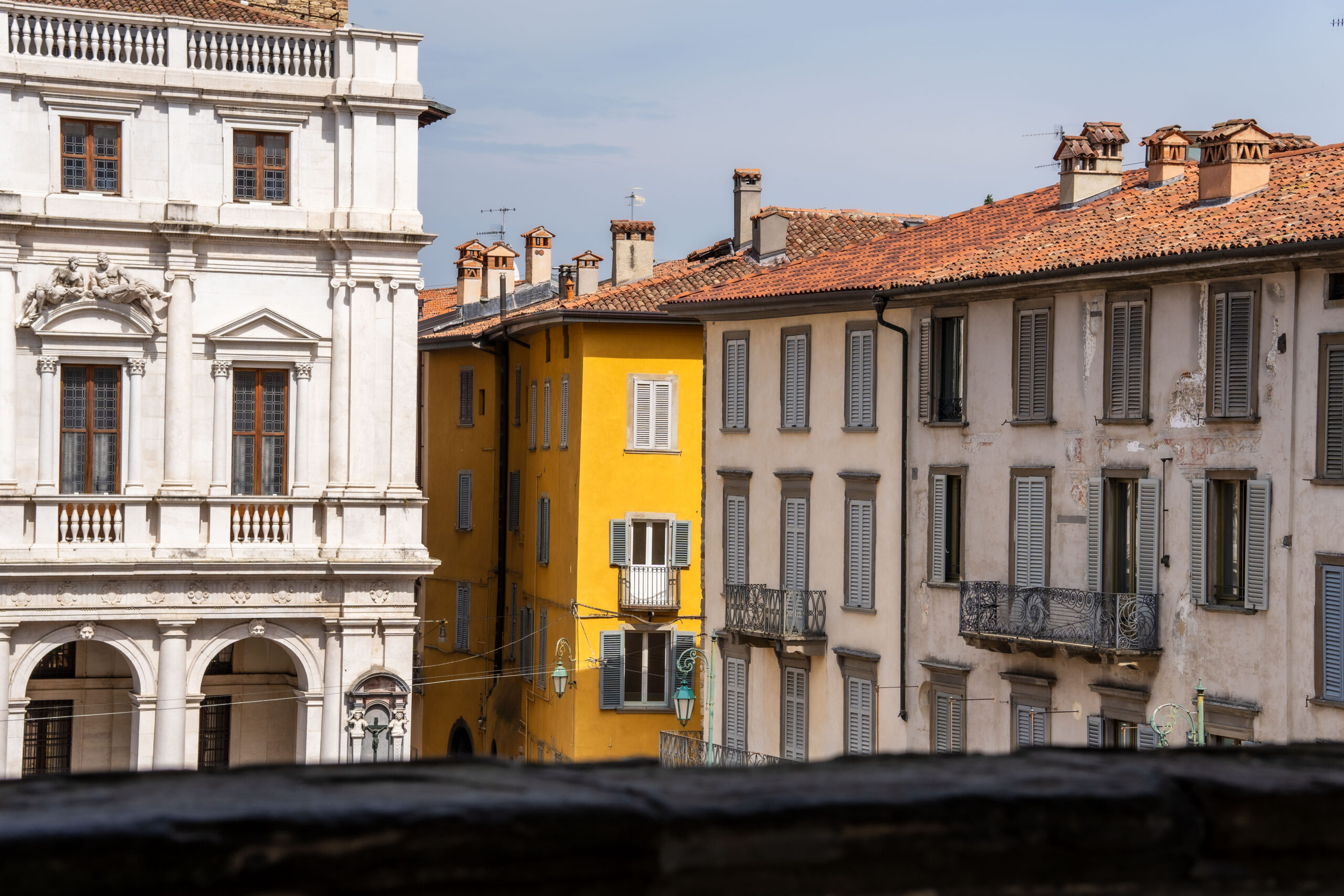 Piękna architektura na Piazza Vecchia w Bergamo