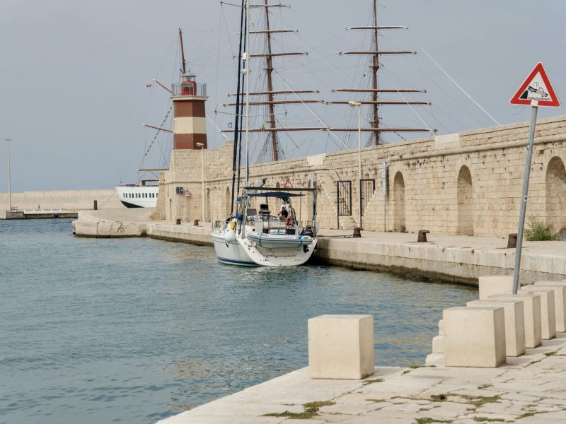 Spacer w okolicy portu